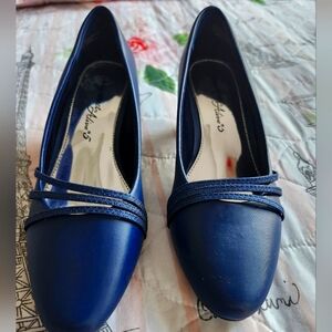 Easysstreet shoes.